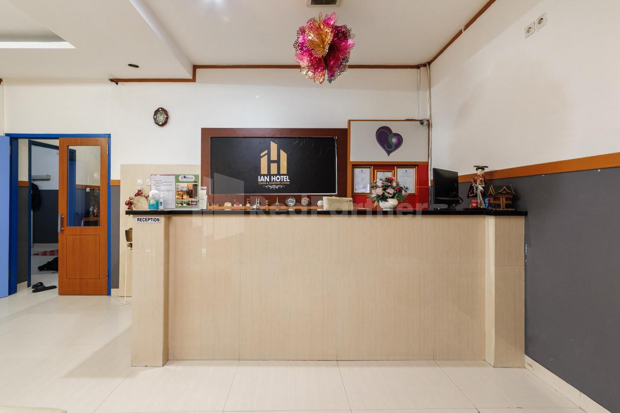 Ian Hotel Jaksa Mitra Reddoorz Jakarta Luaran gambar